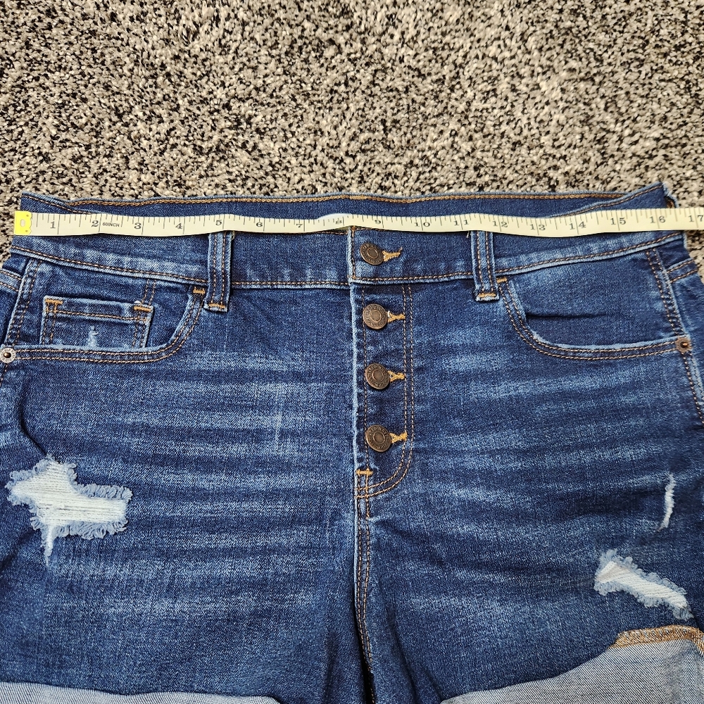 Old Navy Boyfriend Mid Rise Shorts Size 10 Rolled hem Button Fly Destressed Dark - Picture 8 of 11